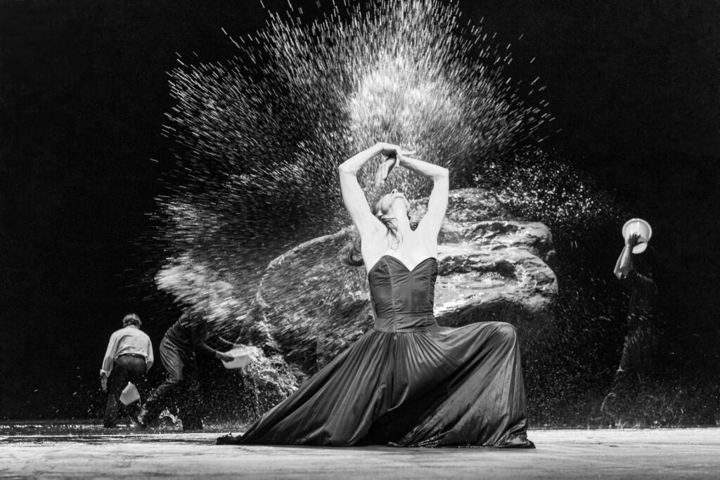 Tanztheater Wuppertal Pina Bausch — Πανσέληνος
